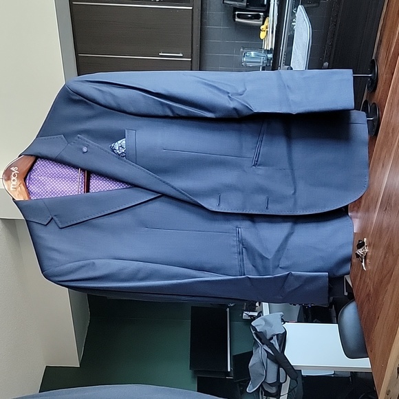 Suit - Picture 7 of 8